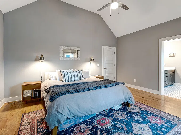 2038 Straightway Ave — Photo 20