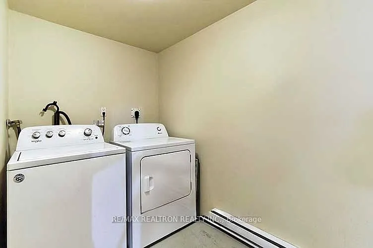26 John St E — Photo 12