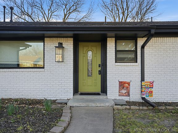 5th image of 1109 N Hickory Pl