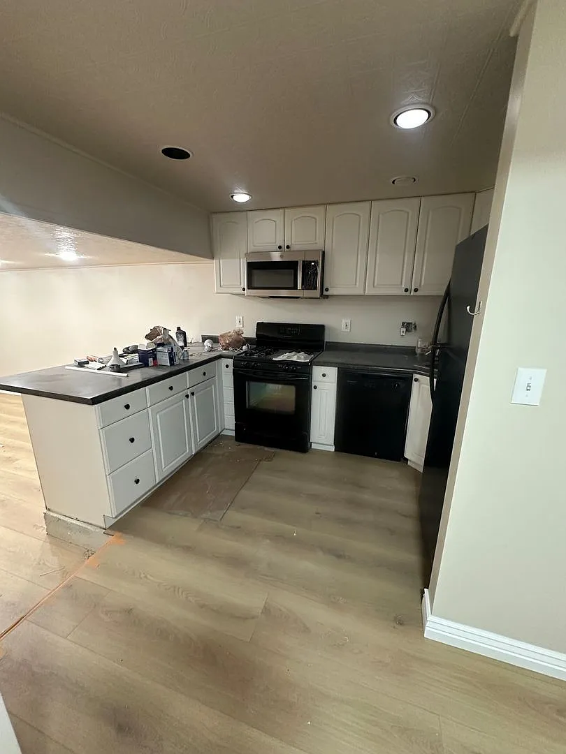 6 Bedroom Home — Photo 3