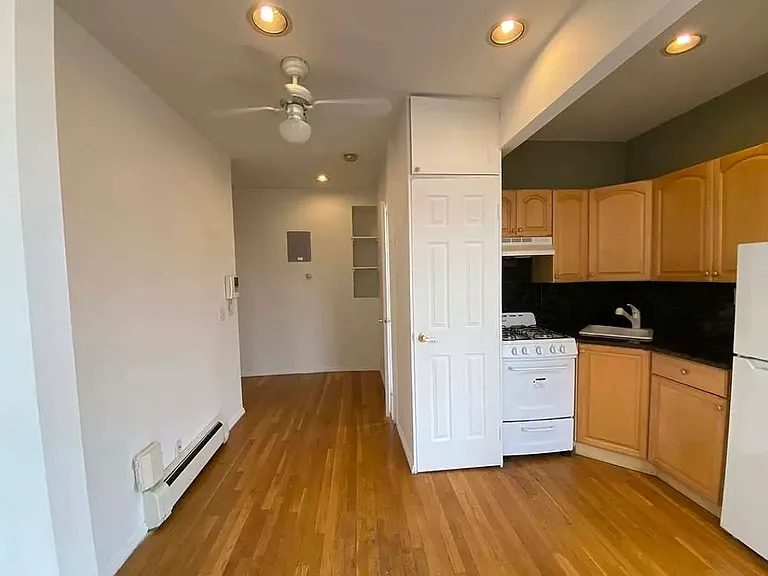 82 W 105th St #4A — Photo 2