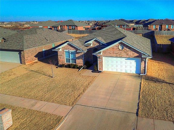 3rd image of 16300 Okalee Ln