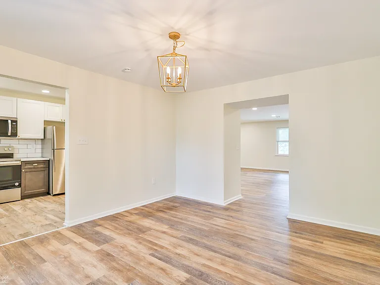 2066 Chester Rd #4 — Photo 9