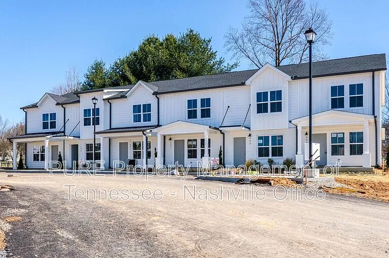 600 Hadley Village Blvd — Photo 1