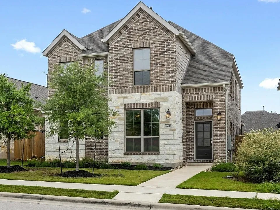 924 Azul Lagoon Dr