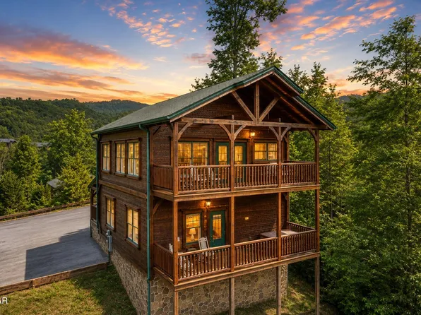 839 Great Smoky Way, Gatlinburg, TN 37738