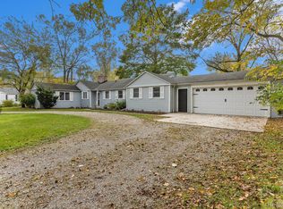 21538 Colonial Ct, Grosse Ile, MI 48138