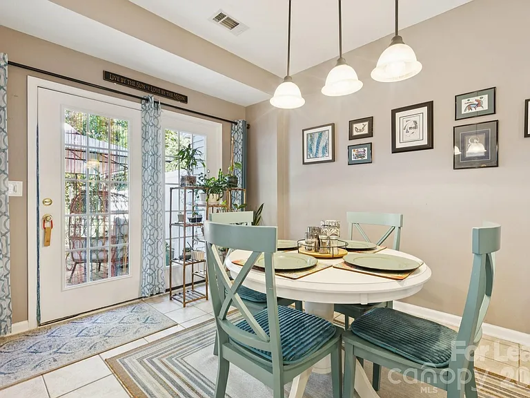 6037 Queens Walk Ct — Photo 9