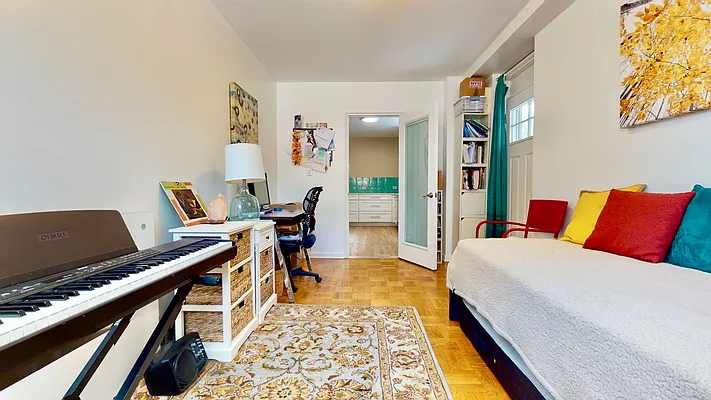 Sold by Bizzarro Agency | media 20