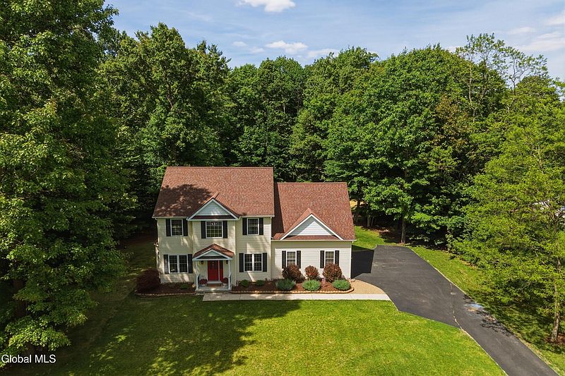 3rd image of 11 Oakwood Court