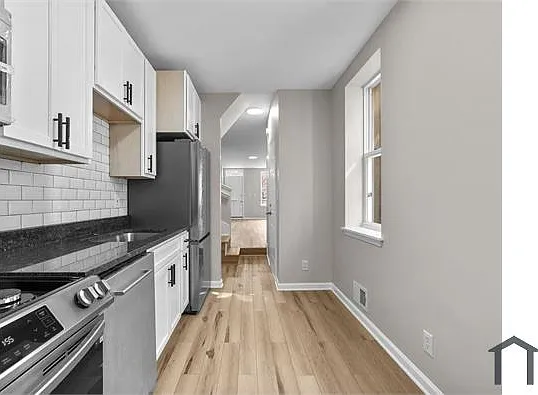 2037 Jefferson St — Photo 2