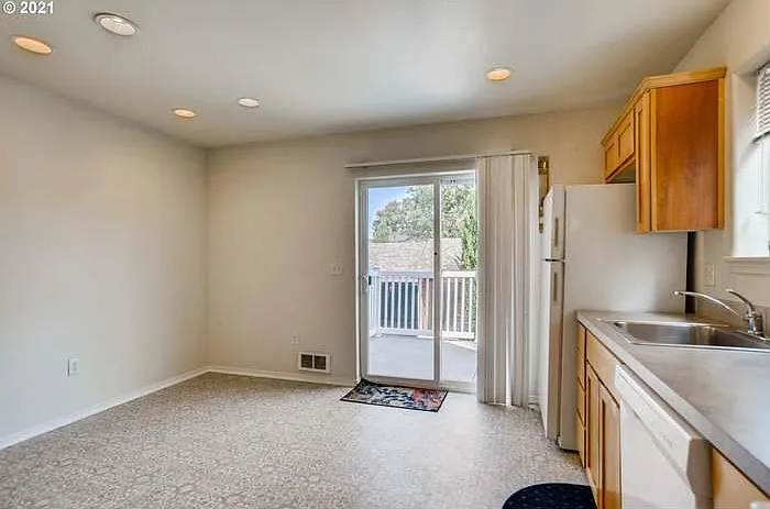 11805 SE Pine St — Photo 16