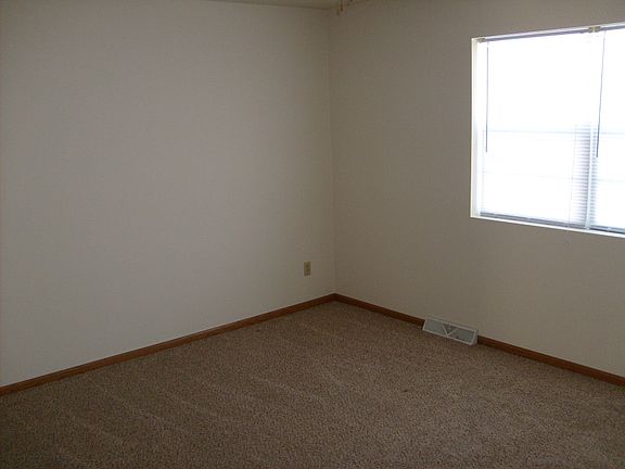 3rd image of 1329 Glacier Hill Dr