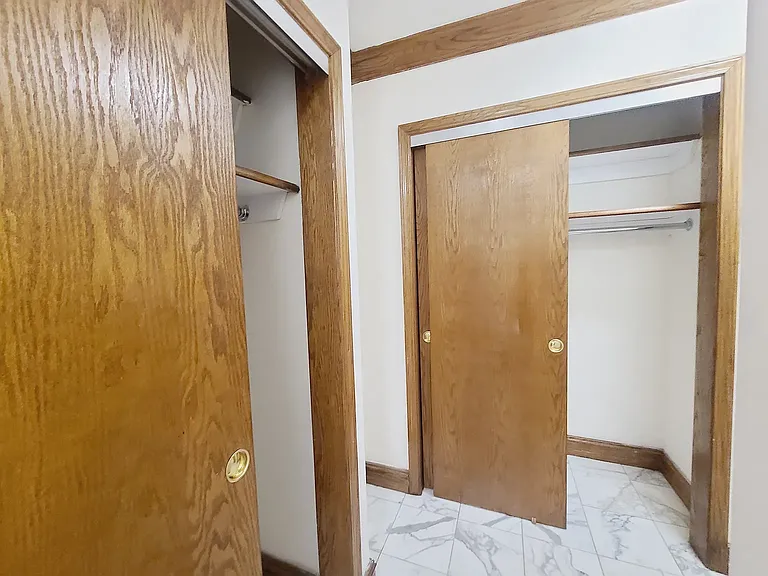 238 E 36th St #2H — Photo 6