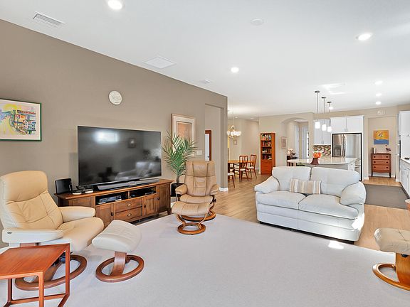 4th image of 5021 Monroe Circle