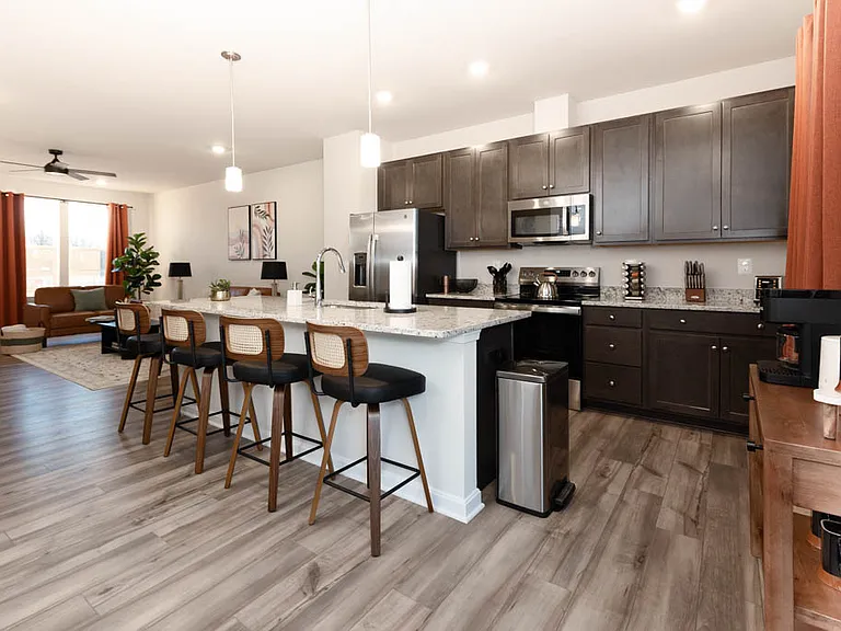 525 Seeback Dr — Photo 7