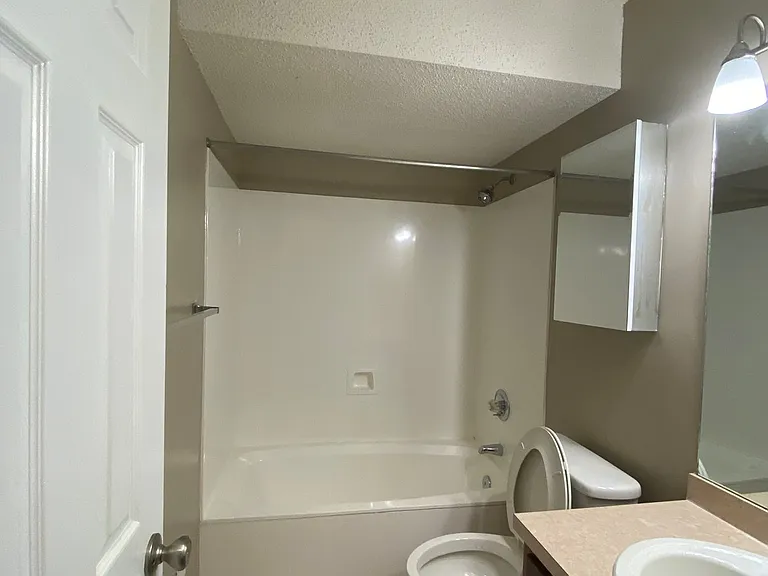 24 Neptune Dr — Photo 31