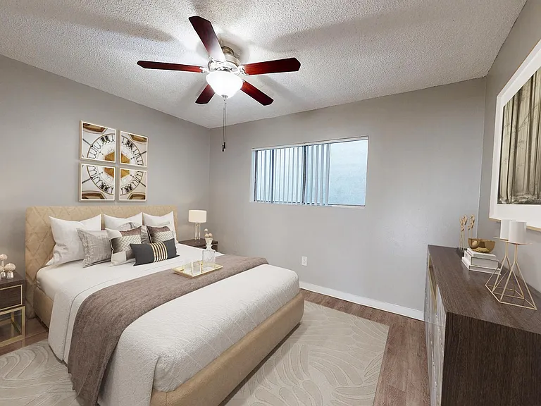 Country Club Apartments — Photo 12