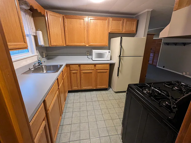 57 Colonial Dr — Photo 2