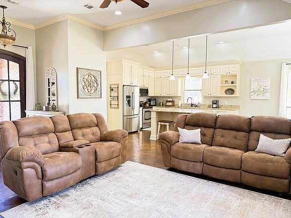 4th image of 75 Travertine Dr