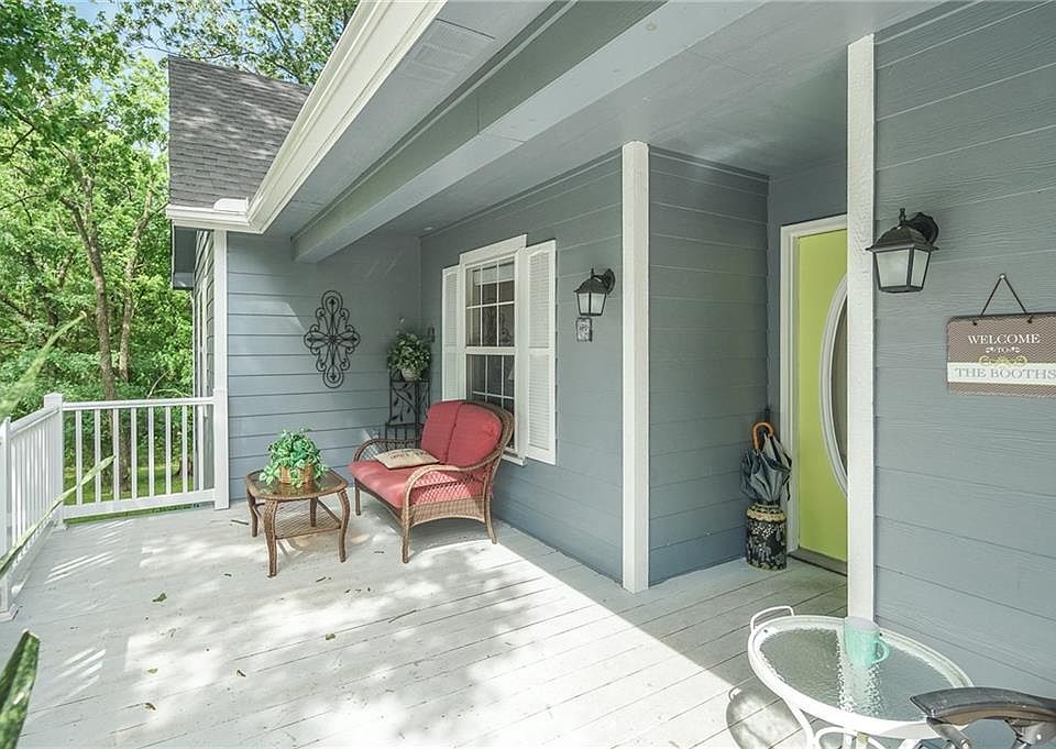 1st image of 6 Sennen Ln