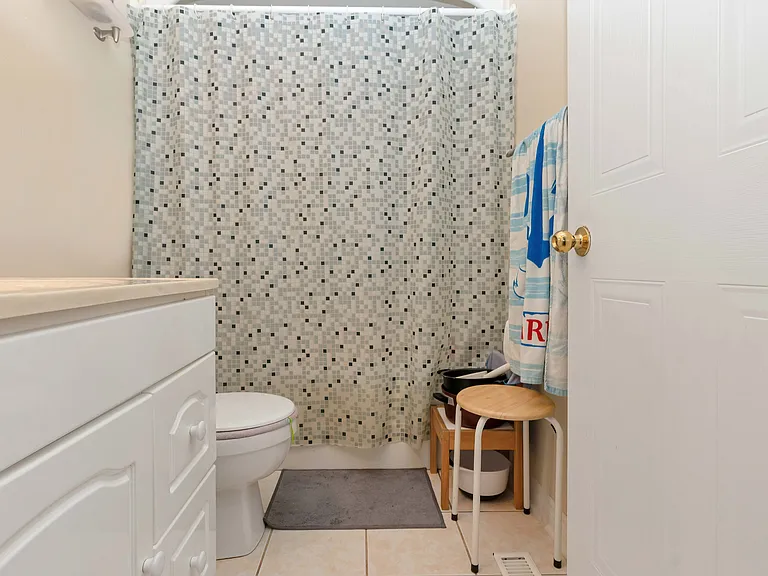 50 Chalmers Dr — Photo 21