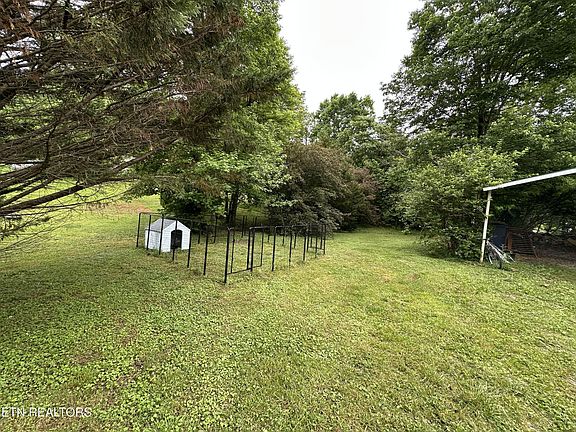 5th image of 214 Hickory Grove Rd