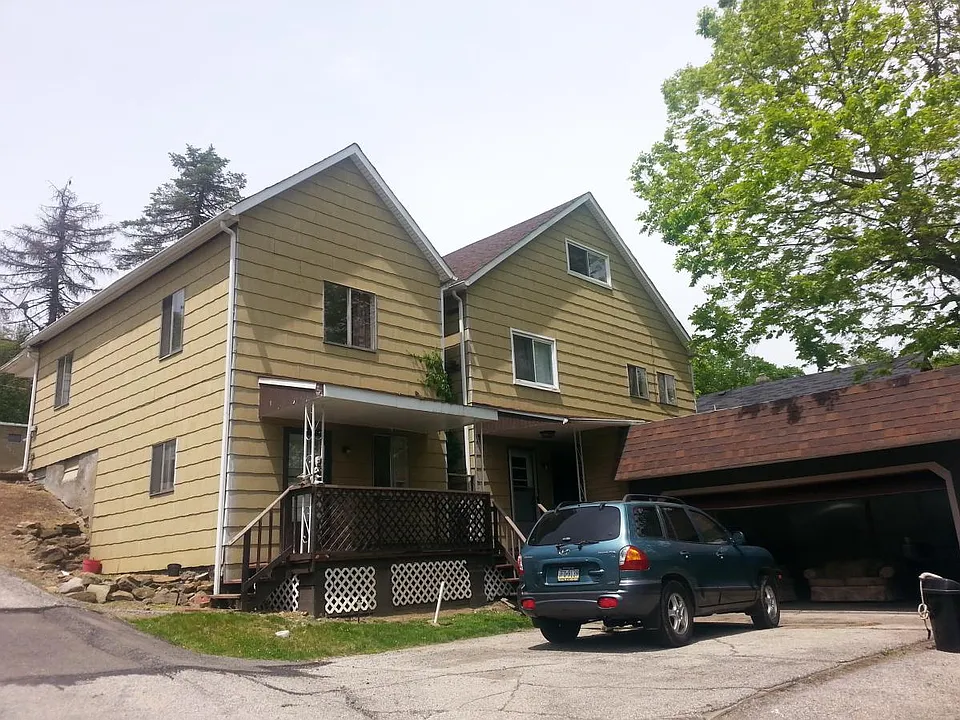 700 McMasters Ave