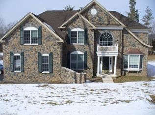 10 Spring Hill Farm Ct, East Stroudsburg, PA 18302