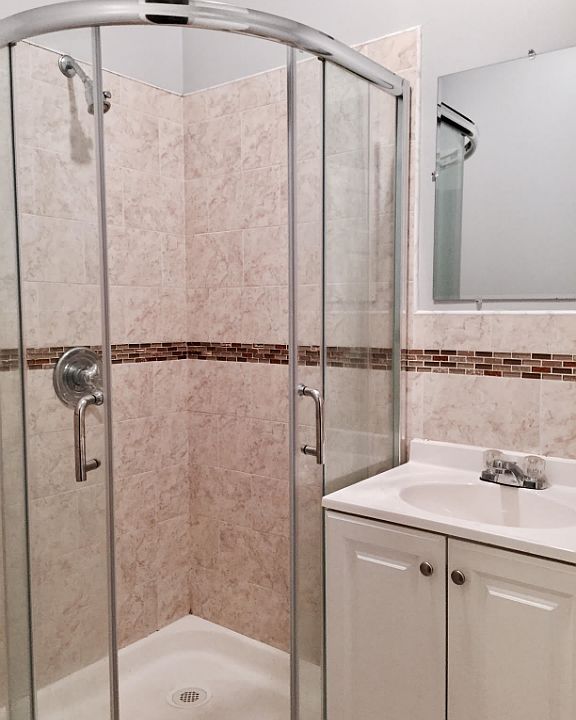 2nd image of 629 Union St APT 3R