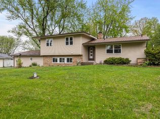 1920 Melody Dr, Fremont, OH 43420