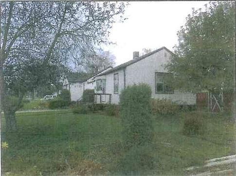 Apartment in back