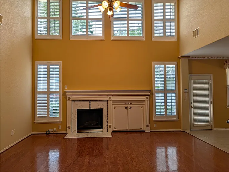 6018 Briar Hill Ct — Photo 3