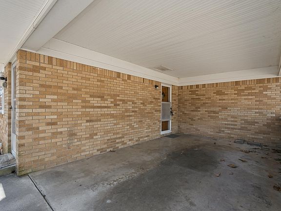 5th image of 2211 Lakeshore Dr