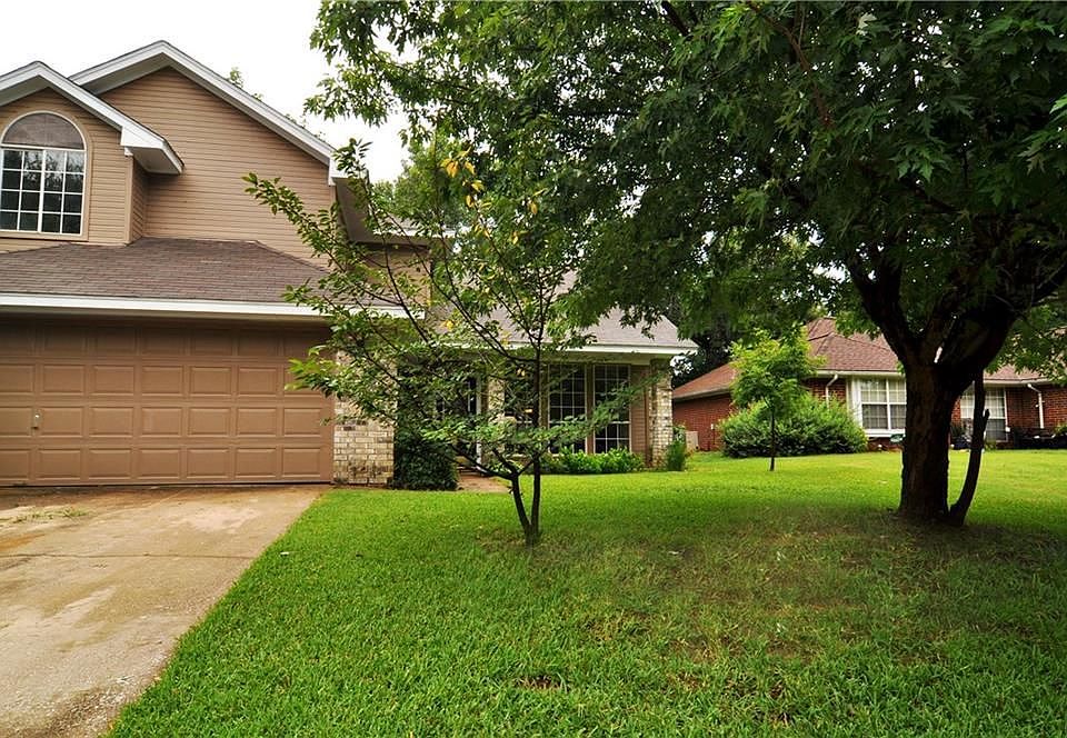 1st image of 2613 Crockett Dr