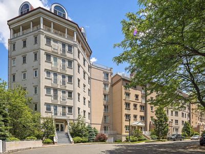 205 Shearwater Ct W APT 32, Jersey City, NJ, 07305