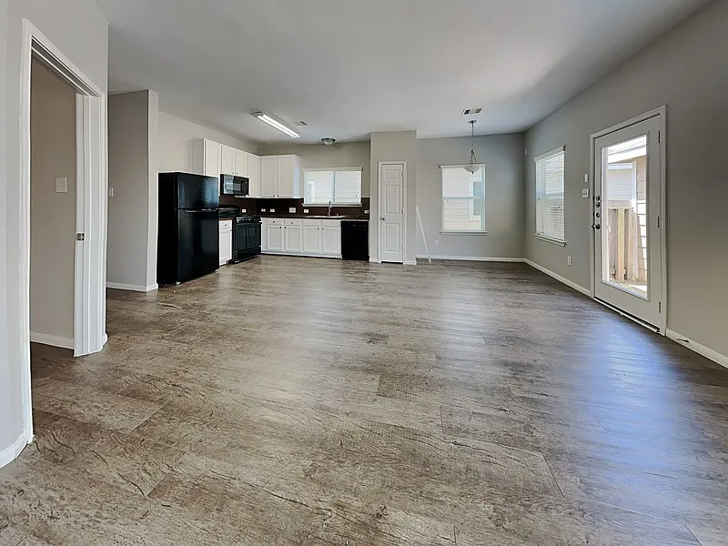 3 bed, 2.0 bath, 1484 sqft, $1,899 — Photo 3