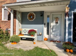 25 Stirrup Dr, East Greenbush, NY 12061