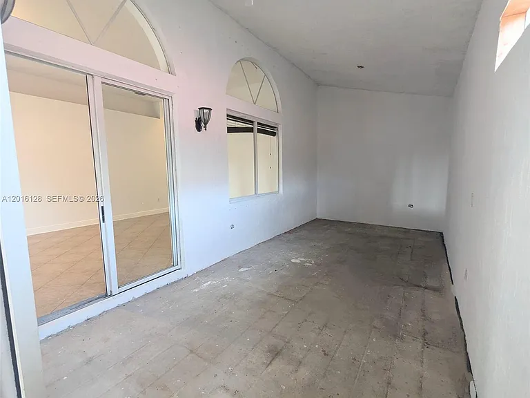 1602 SE 23rd St — Photo 9