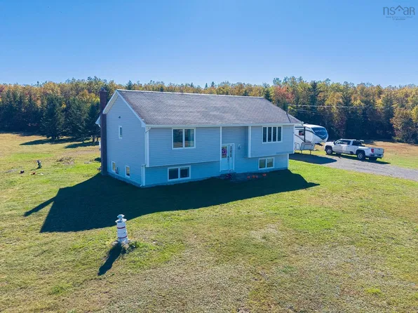 176 Armada Dr, Cape Breton, NS B1N 3J4