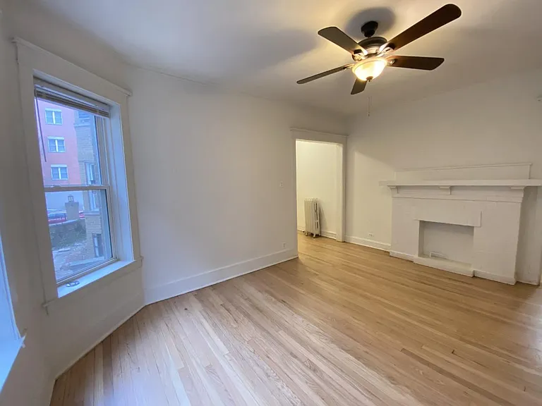 915 W Cornelia Ave #1A — Photo 4