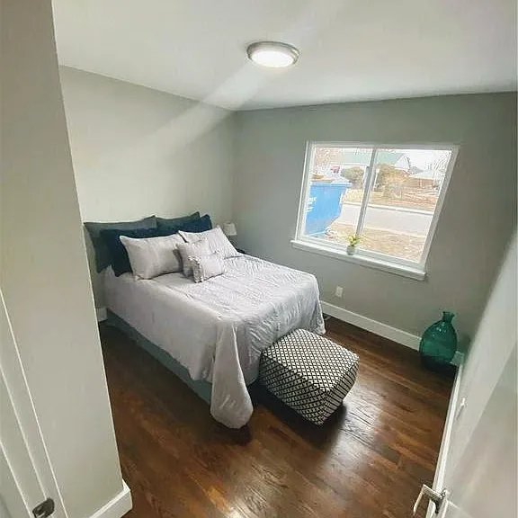 1001 N Hooker St — Photo 5