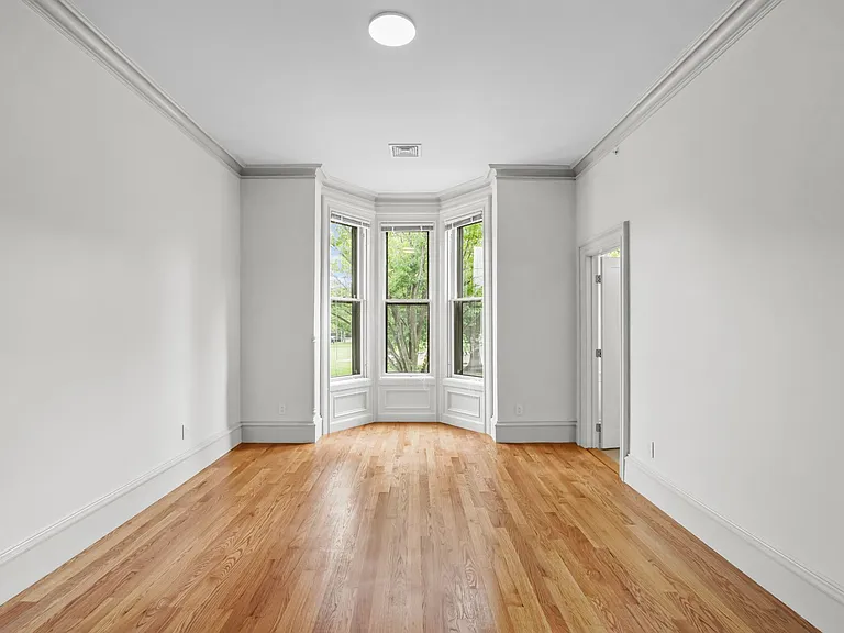 31 Parade St #302 — Photo 5