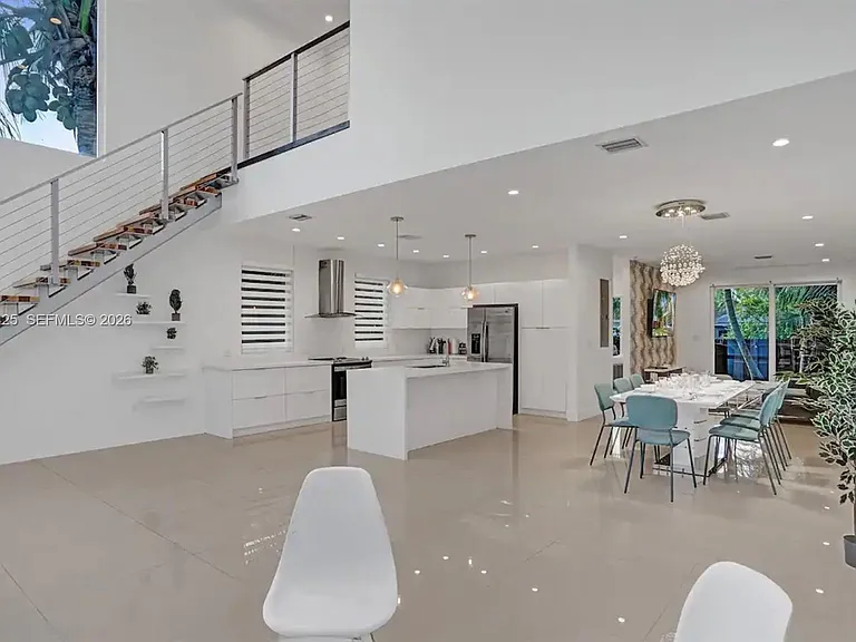 1547 Jackson St — Photo 3