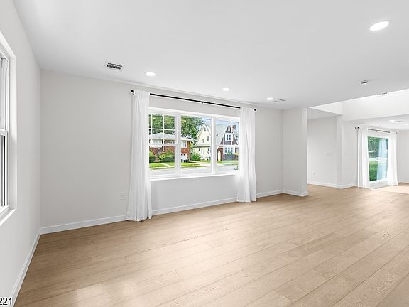 5th image of 2-25 Kenneth Ave