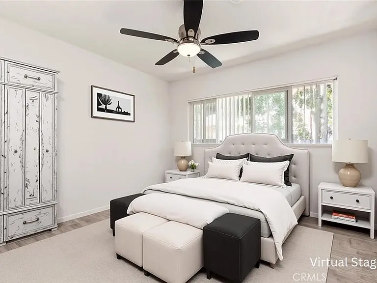 5851 Woodman Ave — Photo 14
