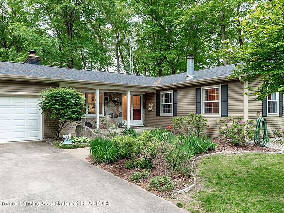 3rd image of 114 Halladay Dr