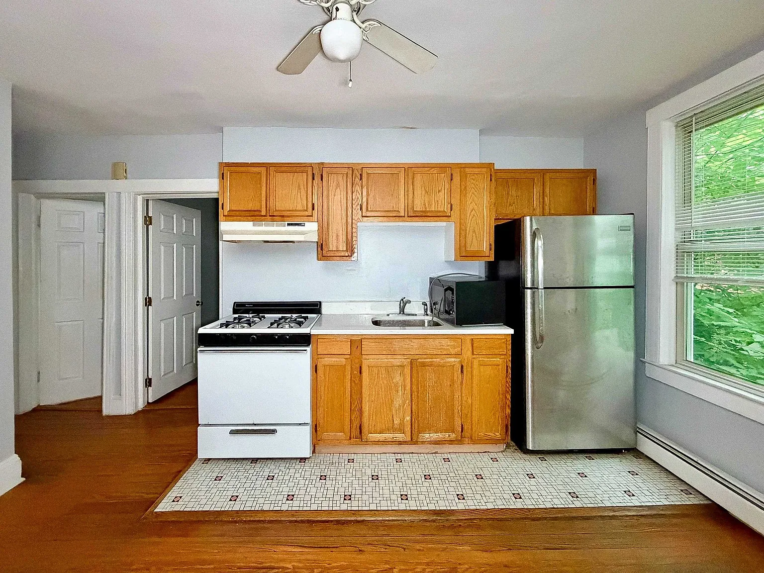 3 bed, 1.0 bath, $2,600 — Photo 3