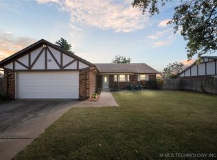 901 N Ivy St, Jenks, OK 74037