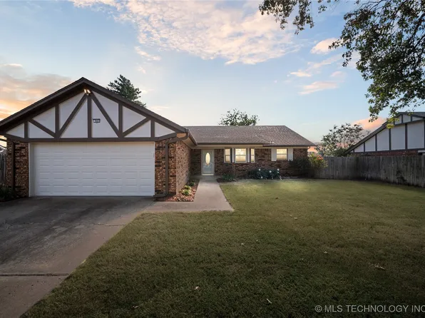901 N Ivy St, Jenks, OK 74037